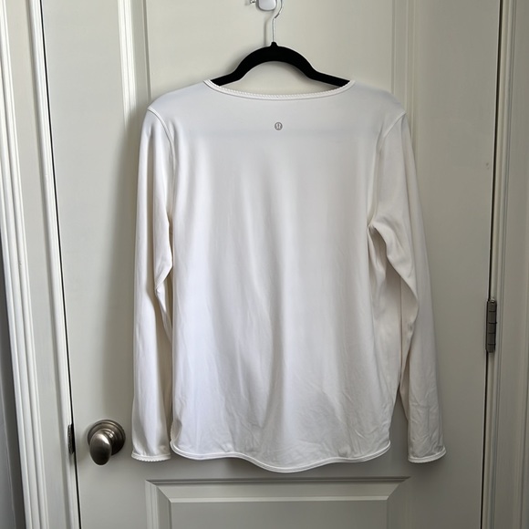 Lululemon Like New Lululemon Full Freedom Long Sleeve (size 6) - tag removed - Picture 6 of 8